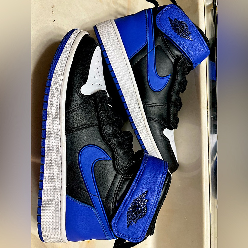 Air Jordan 1 High FlyEase 'Hyper Royal'